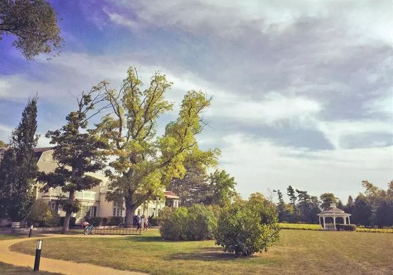 Hotel Riverbend Inn & Vineyard