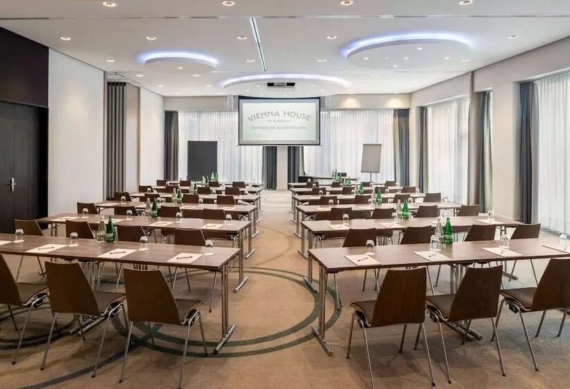 Отель Vienna House By Wyndham Zur Bleiche Schaffhausen