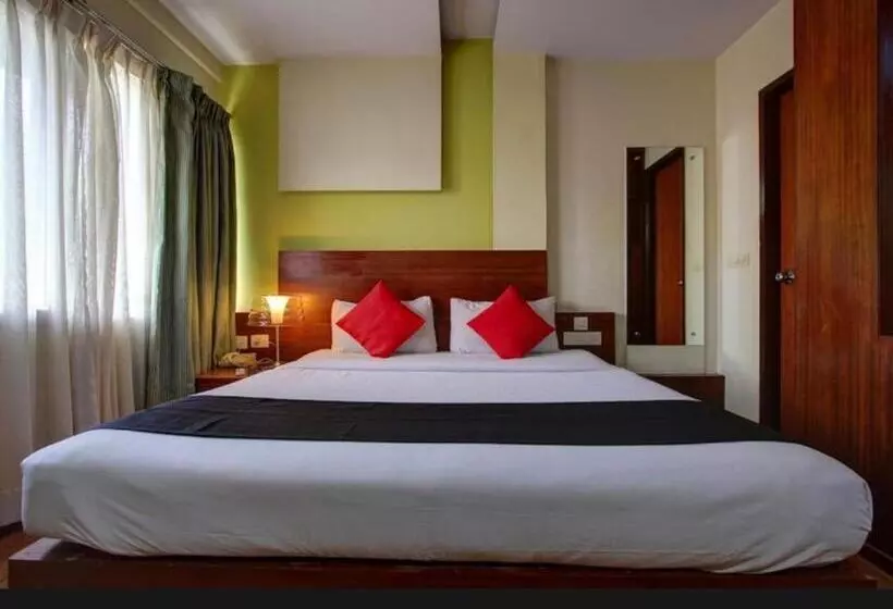 Collection O Hotel The Royal Tej Palace