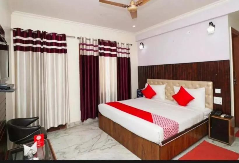 Collection O Hotel The Royal Tej Palace