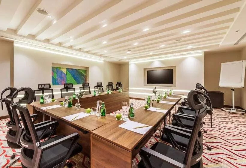 Hotelli Best Western Plus Al Qurayyat City Center