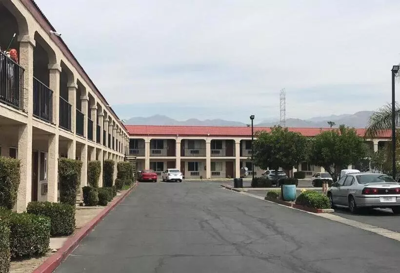 Motelli Howard Johnson By Wyndham Azusa