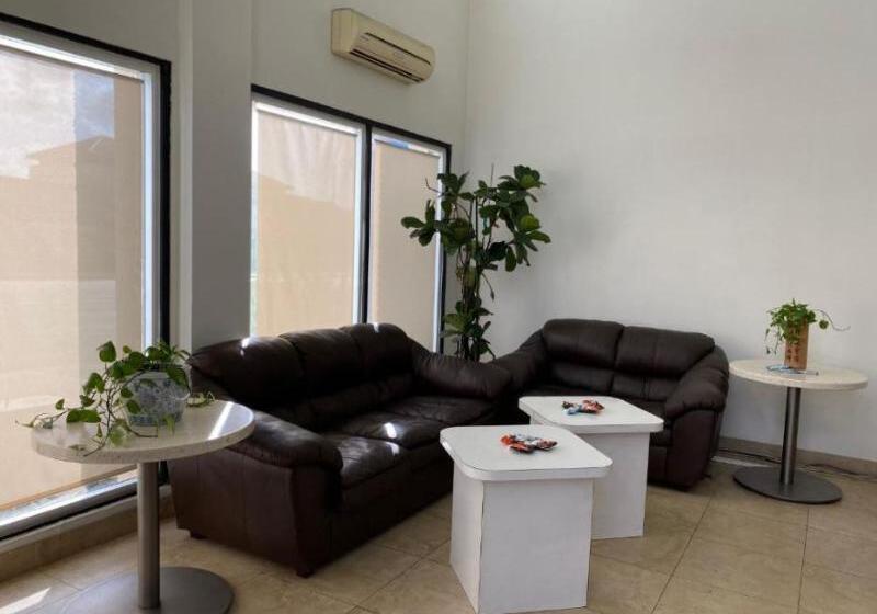 モーテル Howard Johnson By Wyndham Azusa