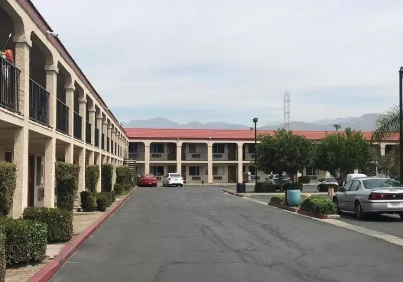 Motelli Howard Johnson By Wyndham Azusa