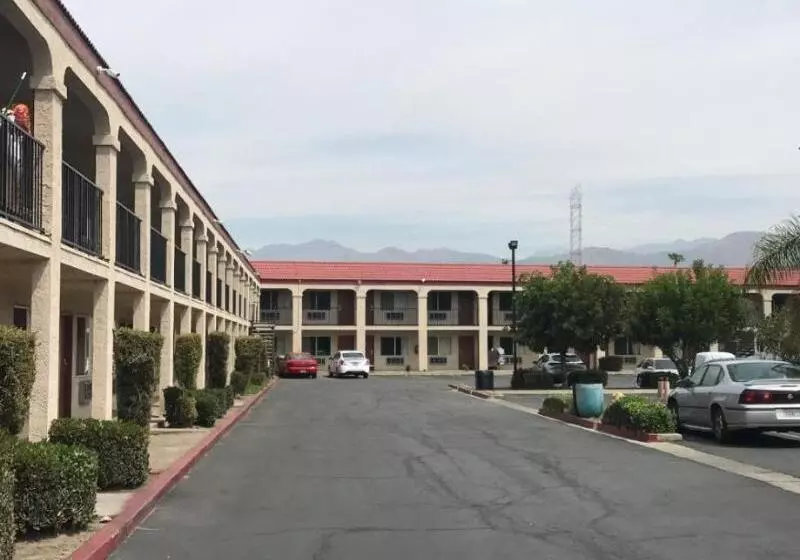 Motelli Howard Johnson By Wyndham Azusa