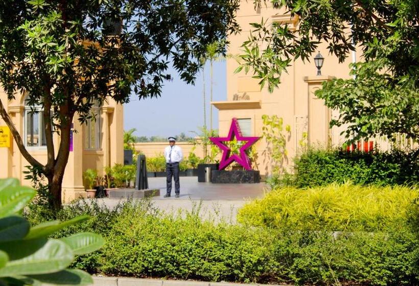 Отель Planet Hollywood Thane