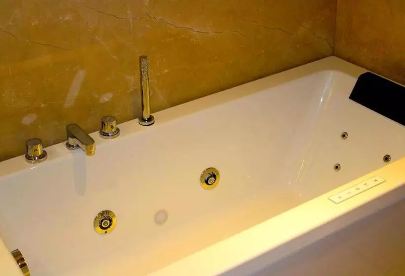 Hotelli Planet Hollywood Thane