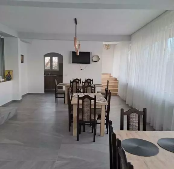 La Izvoare Pensiune Păstrăvărie