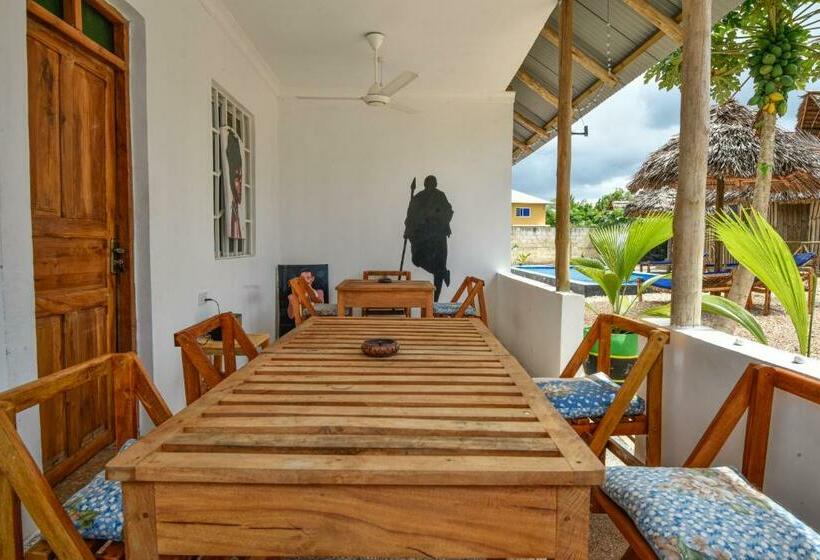 הוסטל Vinney S Lodge