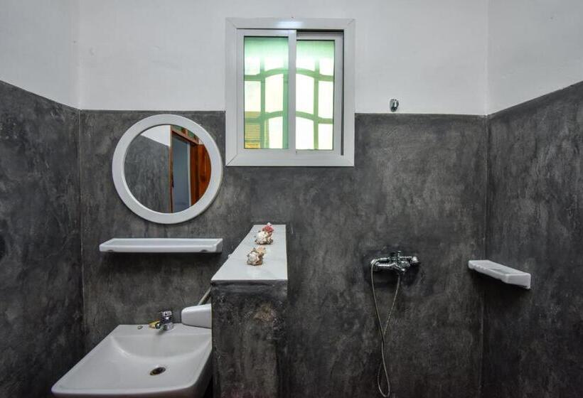 הוסטל Vinney S Lodge