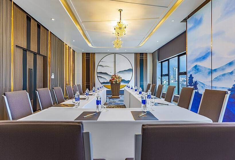 Peninsula Hotel Danang