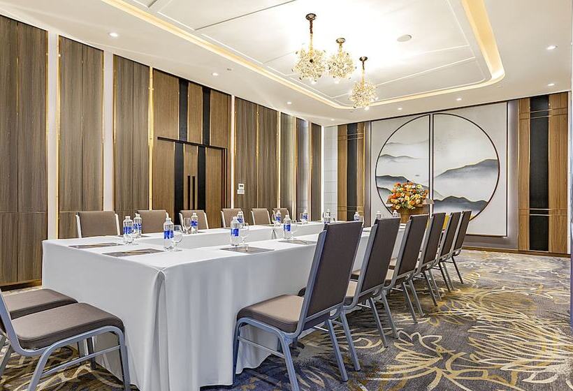 Peninsula Hotel Danang