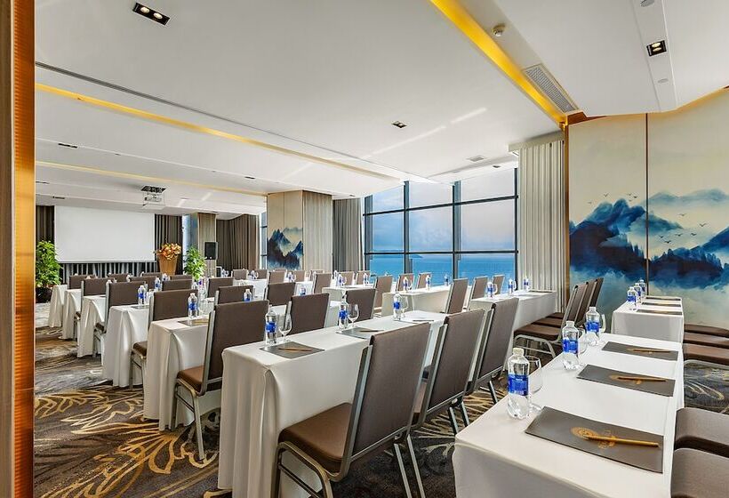 Peninsula Hotel Danang