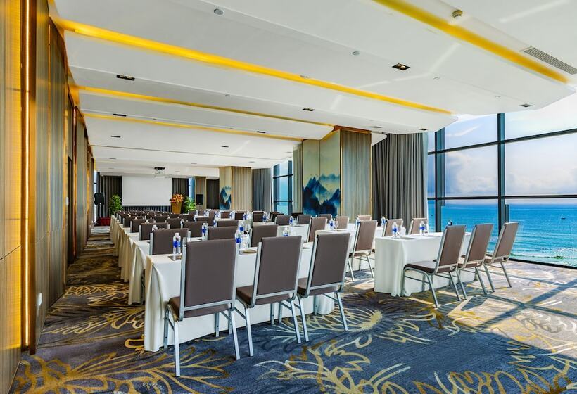 Peninsula Hotel Danang