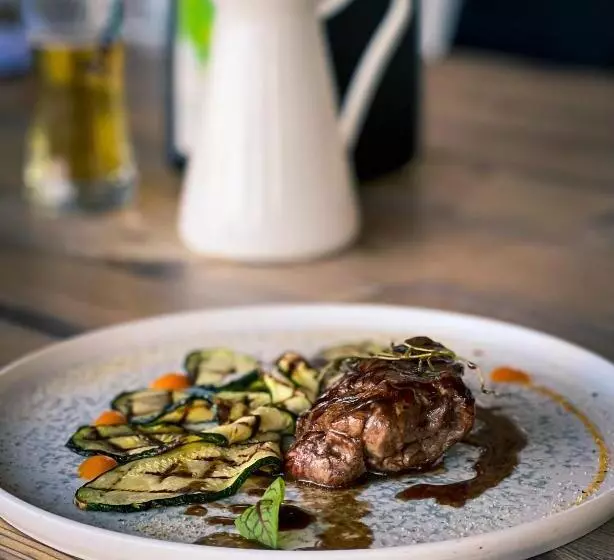 استراحتگاه Shurra