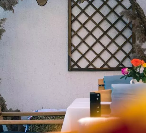 استراحتگاه Shurra