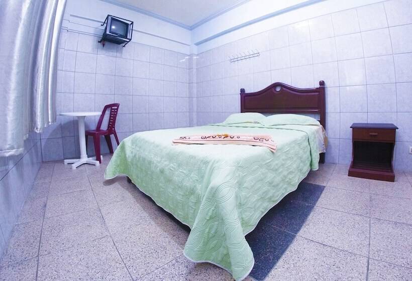 هاستل Residencial Francia