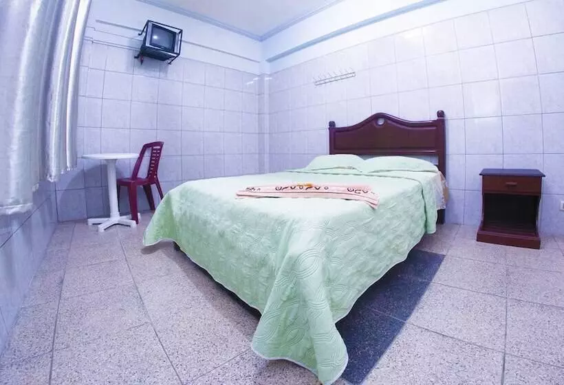 هاستل Residencial Francia