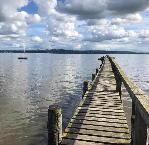 צימר The Dundonald Guesthouse & Cottage