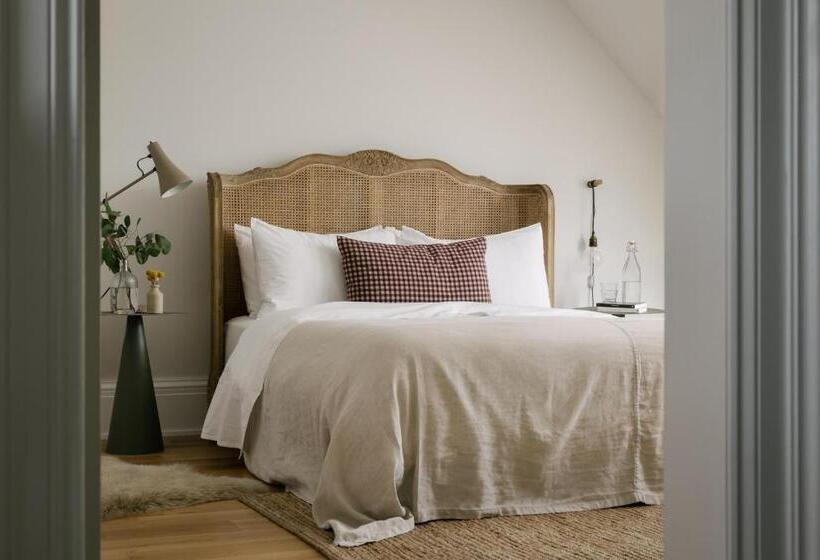 צימר The Dundonald Guesthouse & Cottage