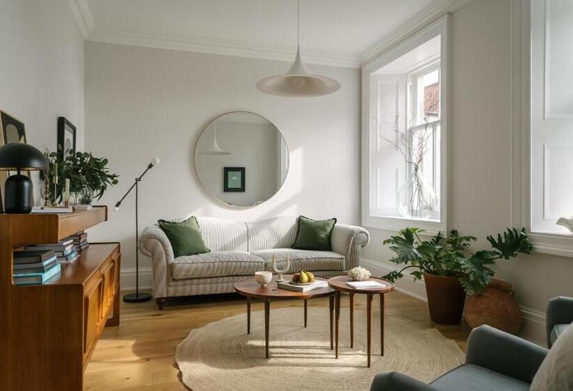 צימר The Dundonald Guesthouse & Cottage