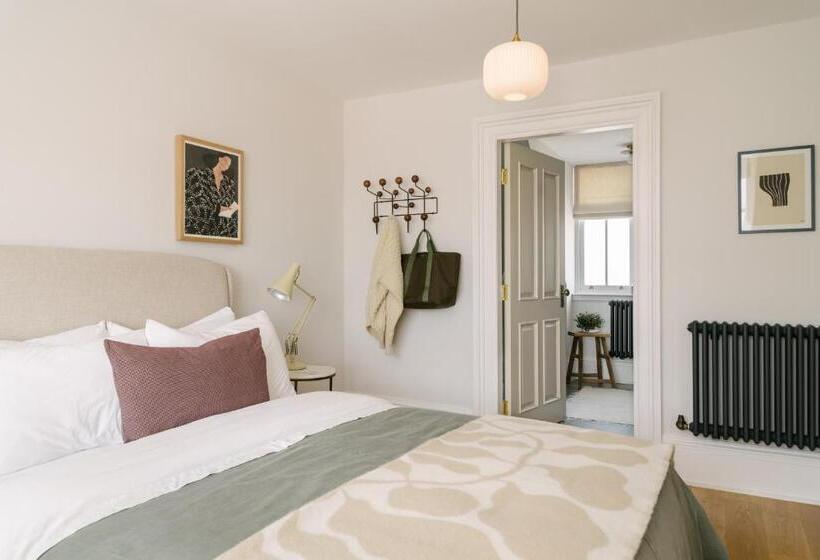 צימר The Dundonald Guesthouse & Cottage