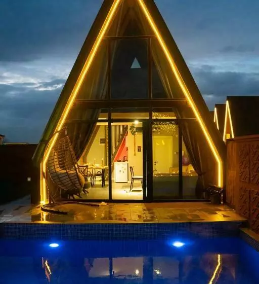 Kapselihotelli Triangle Life Suit