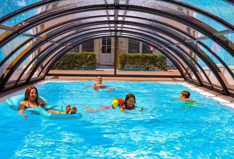 ホテル Ferienanlage   Zum See