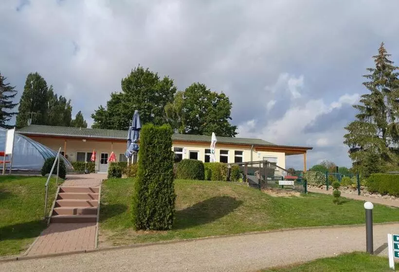 ホテル Ferienanlage   Zum See