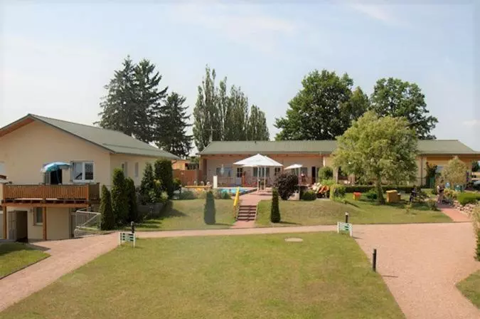 ホテル Ferienanlage   Zum See