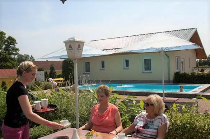 ホテル Ferienanlage   Zum See