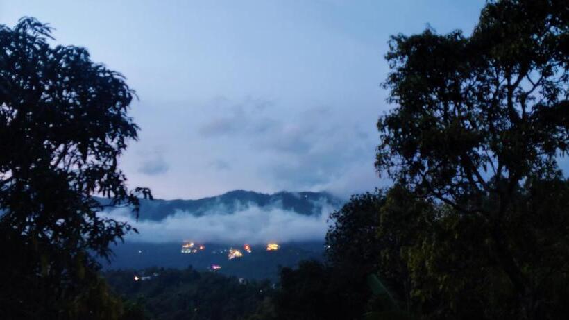 リゾートホテル Chalona Hill View