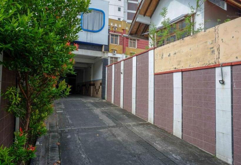 Urbanview Hotel Artama Simpang Lima By Reddoorz