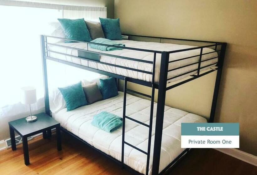הוסטל The Castle