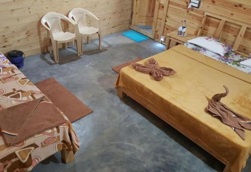 Bed and Breakfast Jungle Trailz Kabini