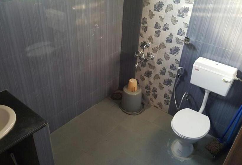 Bed and Breakfast Jungle Trailz Kabini