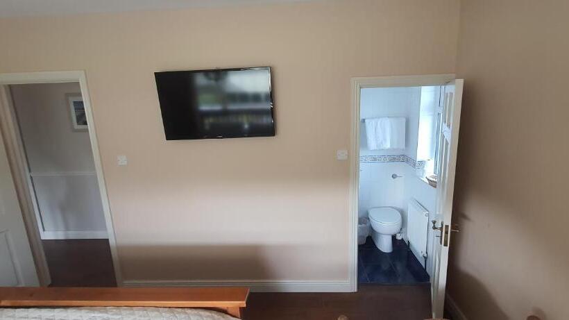 مبيت وإفطار Lough Rynn View Accommodation Accommodation   Room Only