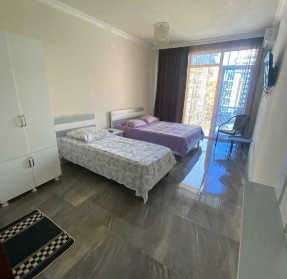 تختخواب و صبحانه White Room