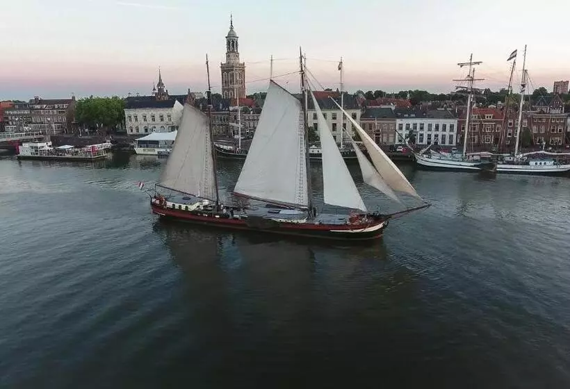 ベッドアンドブレックファースト Zeilschip De Hester
