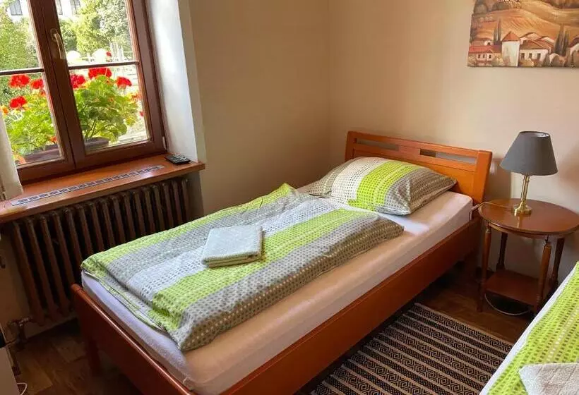 Majatalo Penzion Pod Hradbami