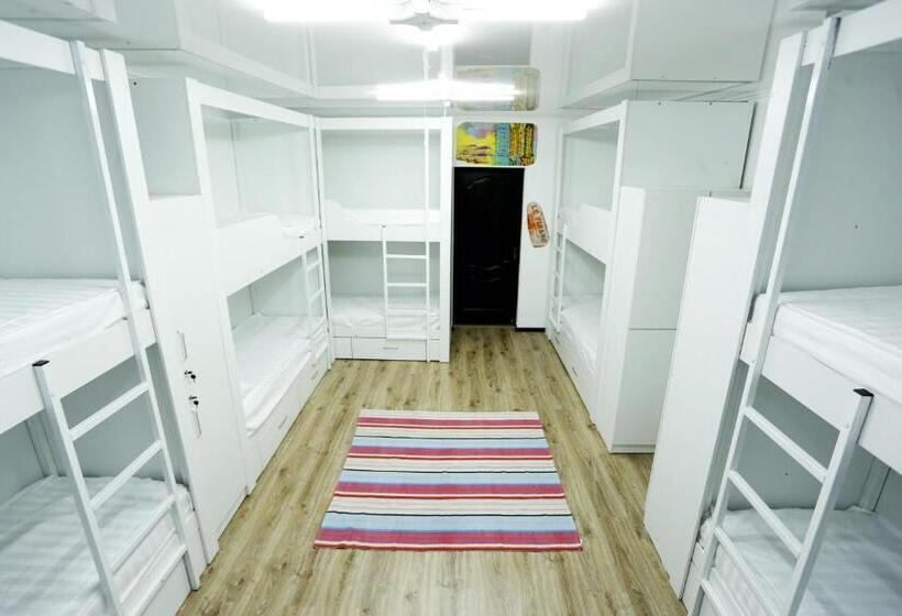 هاستل Interhouse Karakol