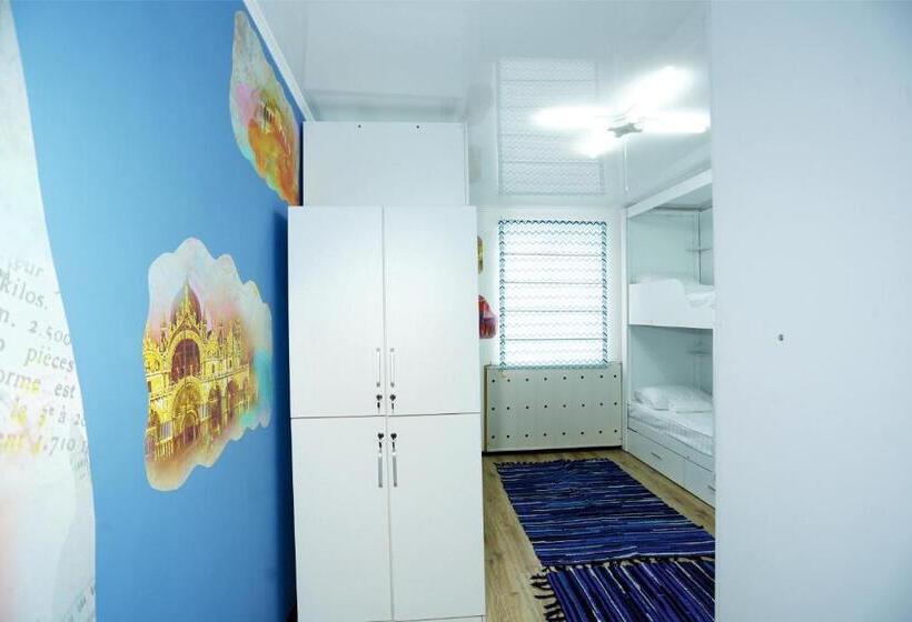 هاستل Interhouse Karakol