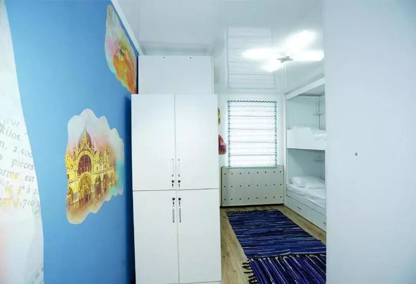 هاستل Interhouse Karakol
