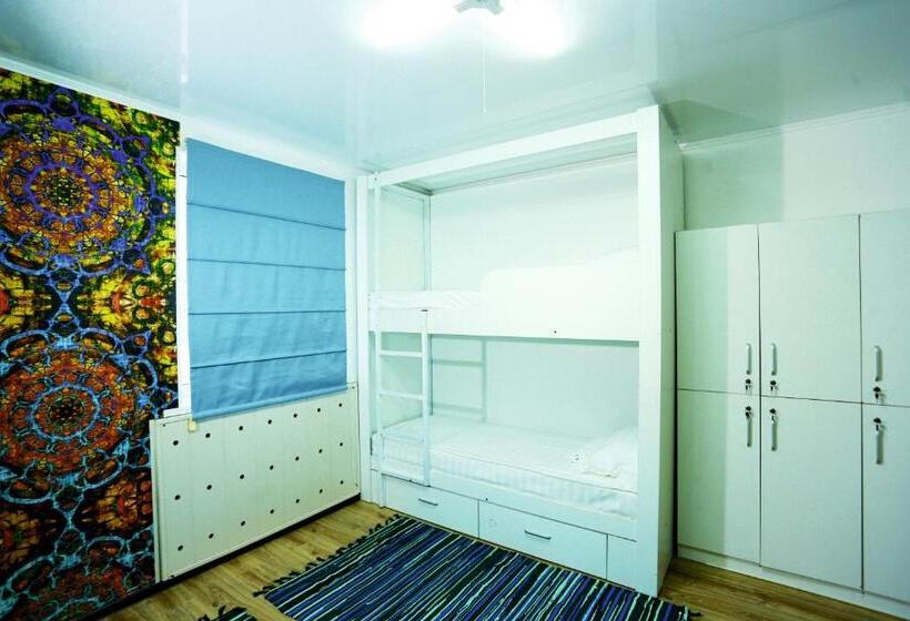 هاستل Interhouse Karakol