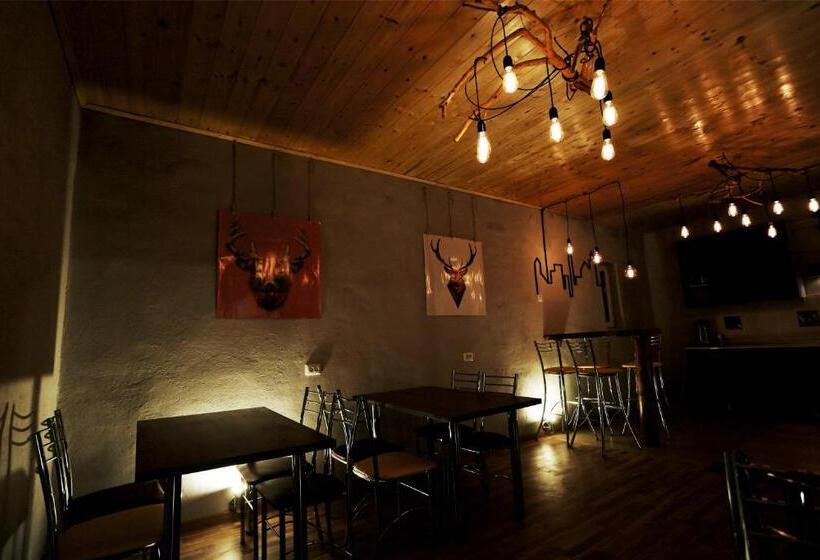 هاستل Interhouse Karakol