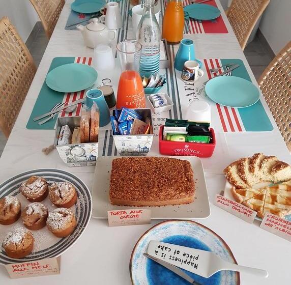 تختخواب و صبحانه One More Night