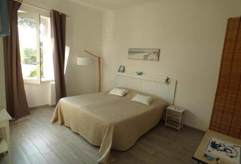 تختخواب و صبحانه One More Night