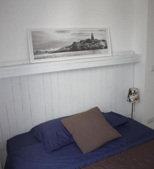 تختخواب و صبحانه One More Night