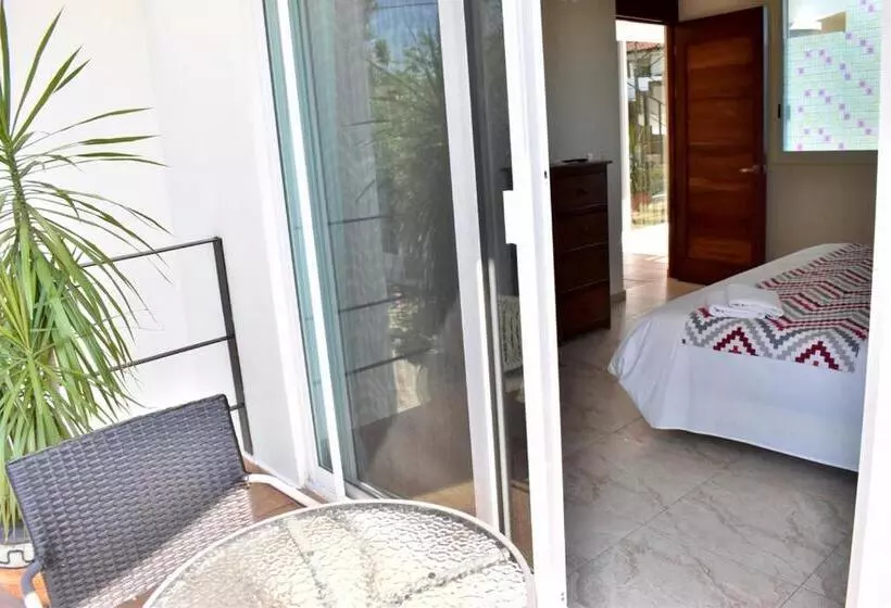 هتل Carri Surf Studio