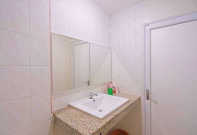 Otel Collection O 91760 Sangrila